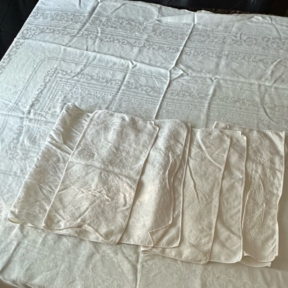 Vintage Ivory Linen TableCloth With 5Pc Napkin 68" X 48" Timeless Elegant - Picture 10 of 10